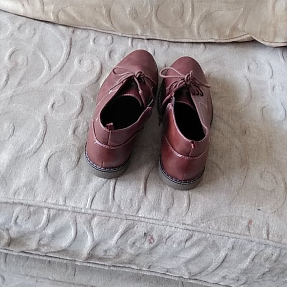 Shoes - Picture 4 of 5